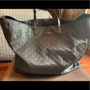 Gucci tote. Never used been in duster bag.